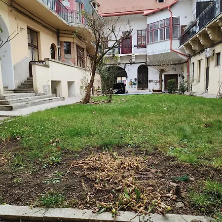 Center 3 Apartment *
